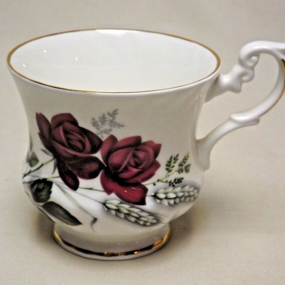 Royal Dover Bone China England Red Roses Pattern Tea Cup and Saucer - Picture 8 of 14